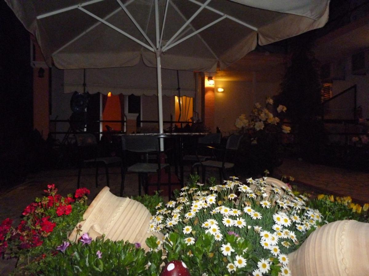 Kostas Apartments & Studios Agios Georgios Pagon Exterior photo