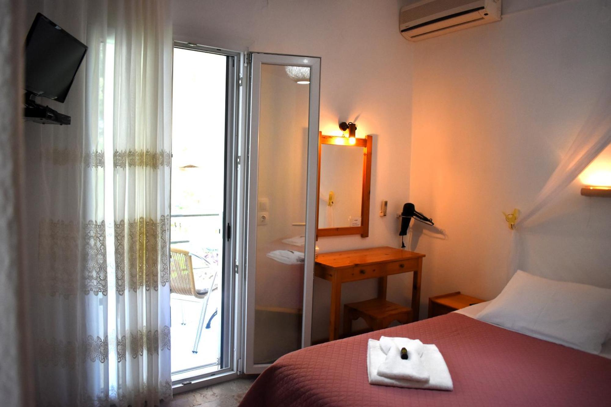 Kostas Apartments & Studios Agios Georgios Pagon Exterior photo